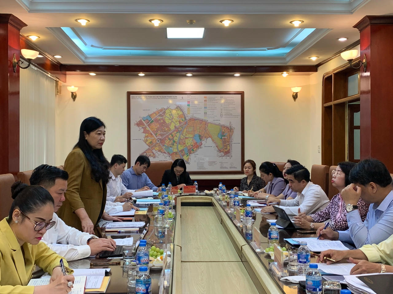 Bà Nguyễn Lan Hương, Chủ tịch Ủy ban MTTQ Việt Nam thành phố Hà Nội phát biểu tại buổi làm việc. 