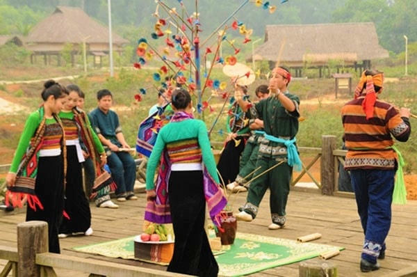 Lễ hội Chá Chiêng của dân tộc Thái tại tỉnh Hòa Bình.