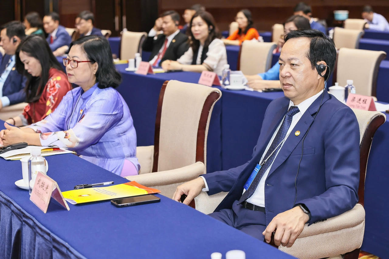 Các đại biểu tham dự chương trình giao lưu hữu nghị. Ảnh: Quang Vinh