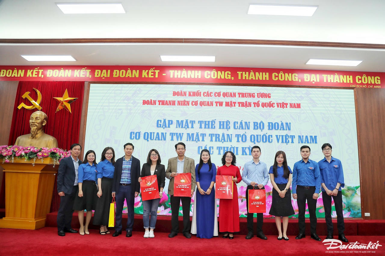 doan_thanh_nien-le-khanh8.jpg