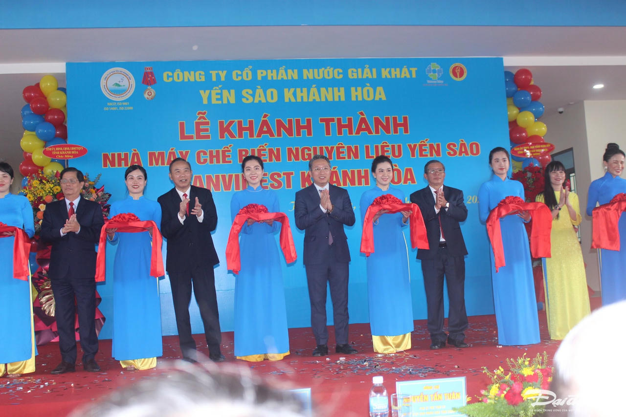 W_cat-bang-khanh-thanh-nha-may-che-bien-yen-sao..jpg