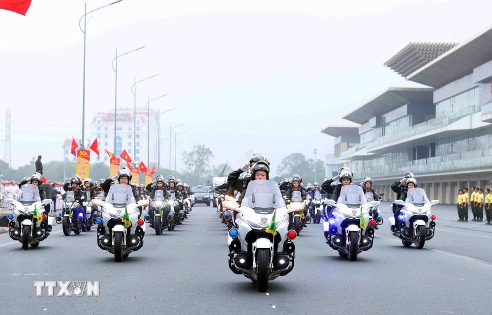 ttxvn_tong_duyet_dieu_binh_10.jpg