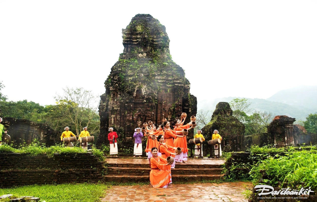 W_du-khach-10.jpg