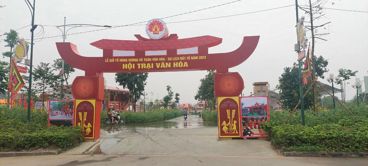Hội trại văn hóa được diễn ra từ ngày 20/4 đến hết ngày 29/4 (tức ngày 1/3 đến ngày 10/3 âm lịch) tại khu vực Đồi Phú Bùng - Khu di tích lịch sử Đền Hùng với sự tham gia của 13 huyện, thành, thị trên địa bàn tỉnh Phú Thọ.