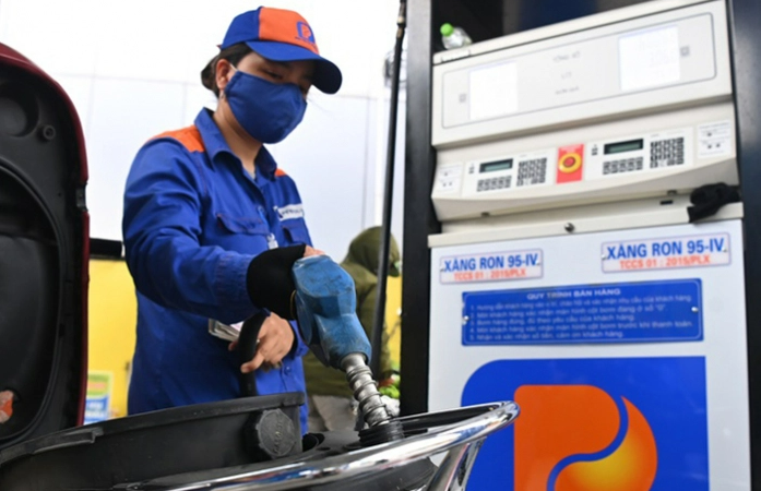 Chính phủ giao Bộ Tài chính nghiên cứu để trình Quốc hội giảm thêm thuế với xăng dầu tại kỳ họp tới. Ảnh minh họa