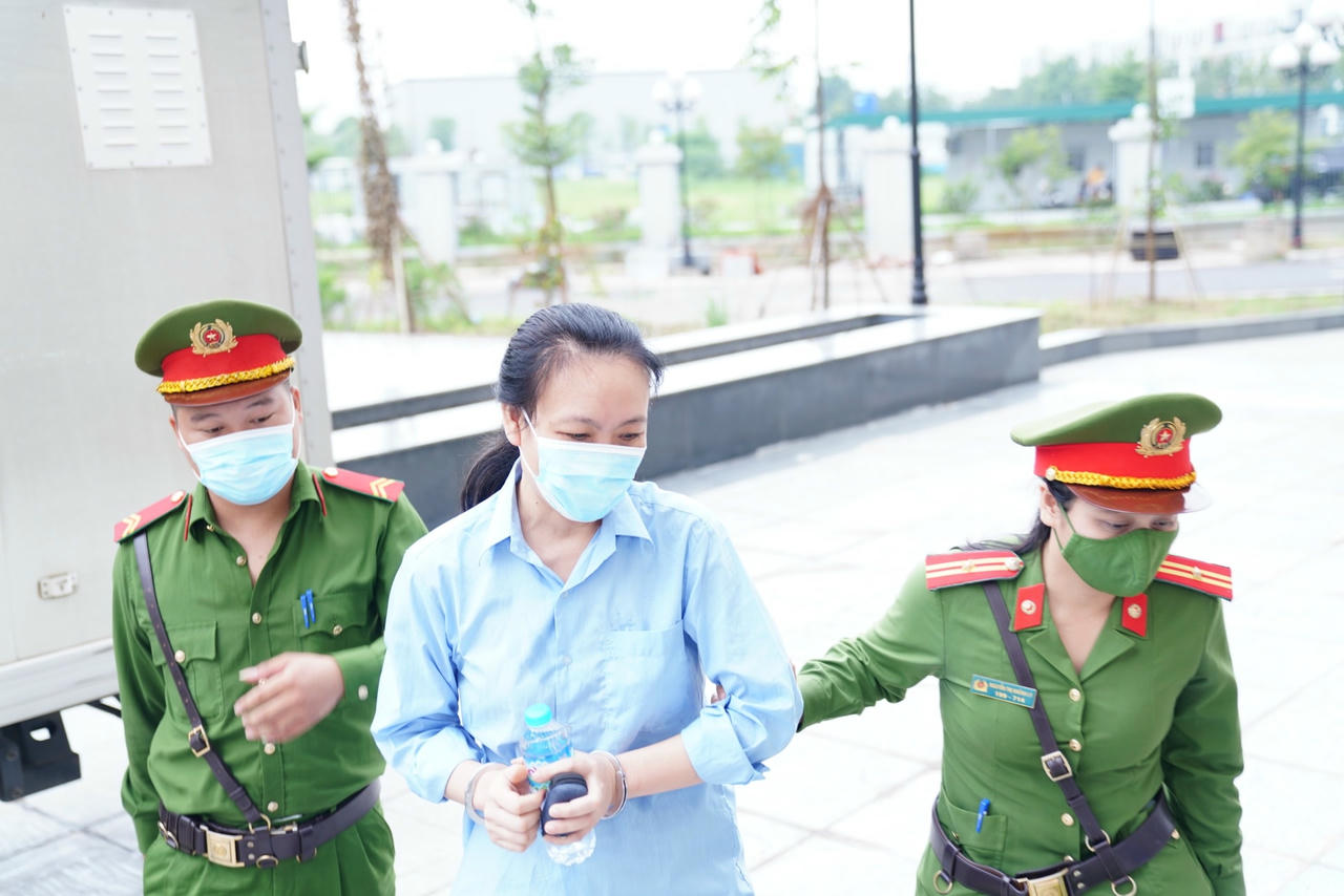 Công ty Cây xanh gây thiệt hại hơn 17 tỷ đồng. Đây là doanh nghiệp trực thuộc UBND TP.Hà Nội, bị can Vũ Kiên Trung từng làm Chủ tịch, đại diện pháp luật. Ông ta khai tại các cuộc họp giao ban, thường xuyên bị Chủ tịch UBND TP Hà Nội Nguyễn Đức Chung 