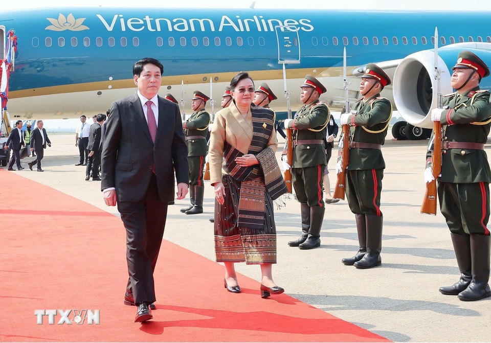 Chủ tịch nước Lương Cường đến Thủ đô Vientiane, bắt đầu thăm cấp Nhà nước tới Lào. (Ảnh: Lâm Khánh/TTXVN)