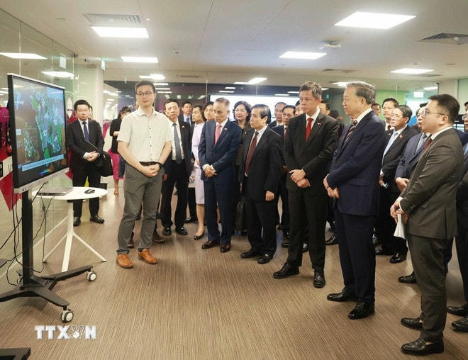 Tổng Bí thư Tô Lâm thăm Trung tâm Công nghệ - Đại học Quốc gia Singapore. (Ảnh: Thống Nhất/TTXVN) ttxvn-tong-bi-thu-tham-trung-tam-cong-nghe-dai-hoc-quoc-gia-singapore-7910505-3-resize.jpg