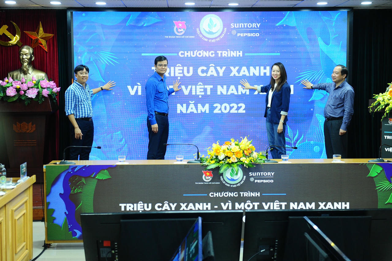 Ban tổ chức ấn nút phát động chương trình..