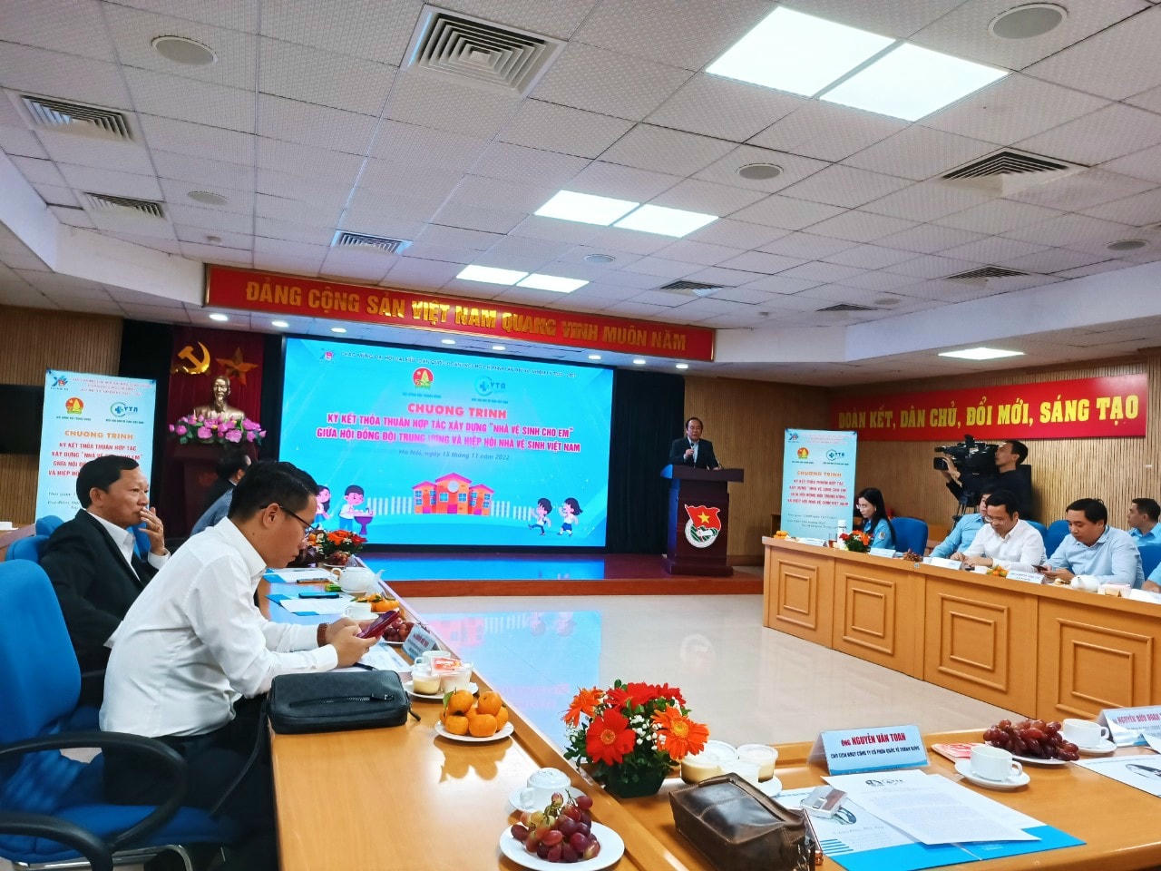 Quang cảnh buổi ký kết. 