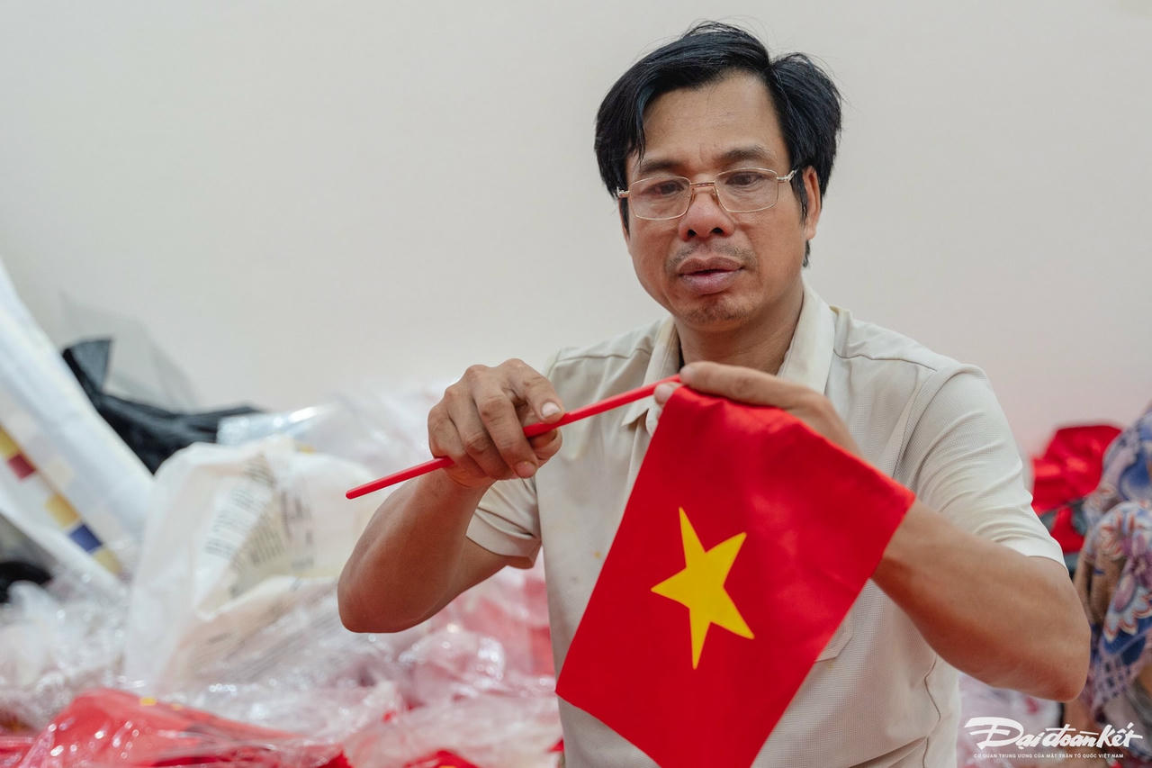 cờ đỏ17