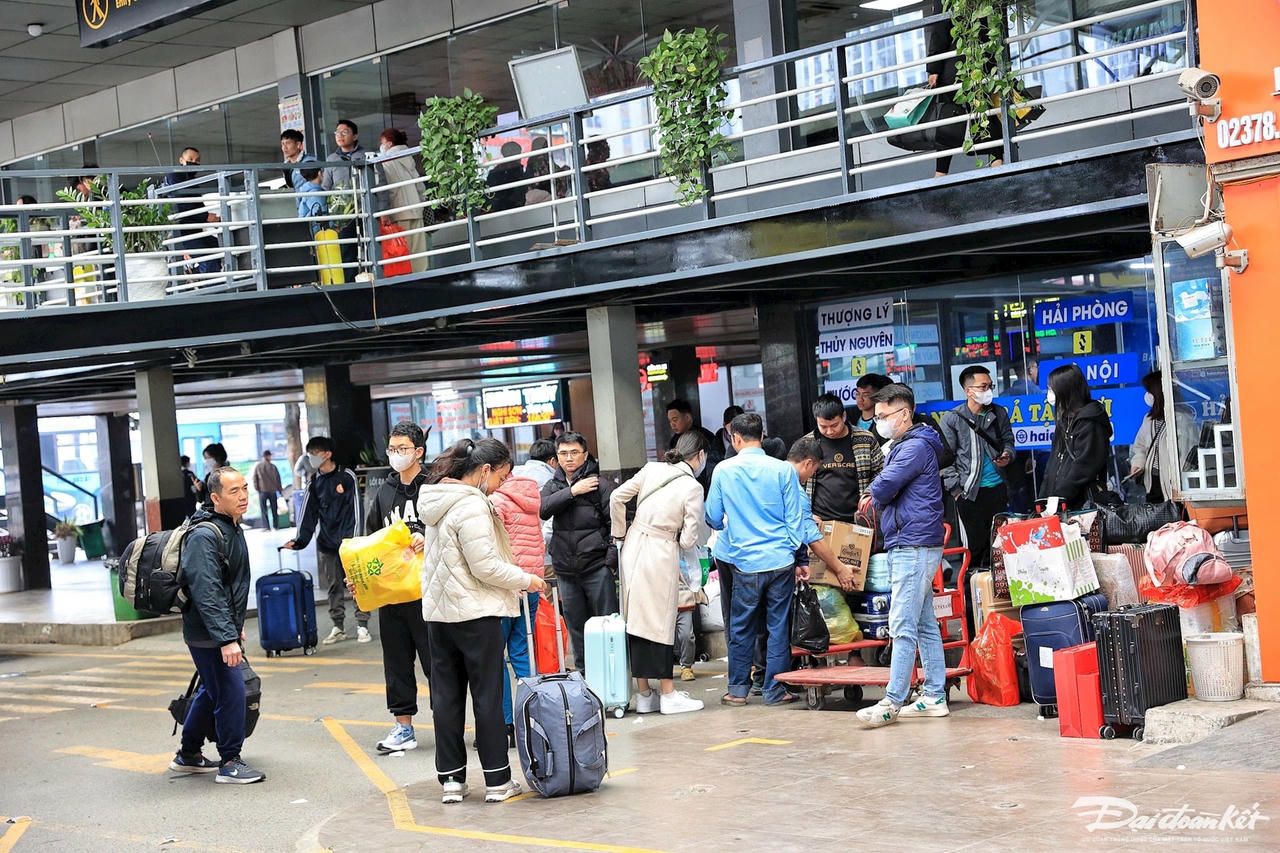 W_ben_xe_dong_duc-le-khanh13.jpg