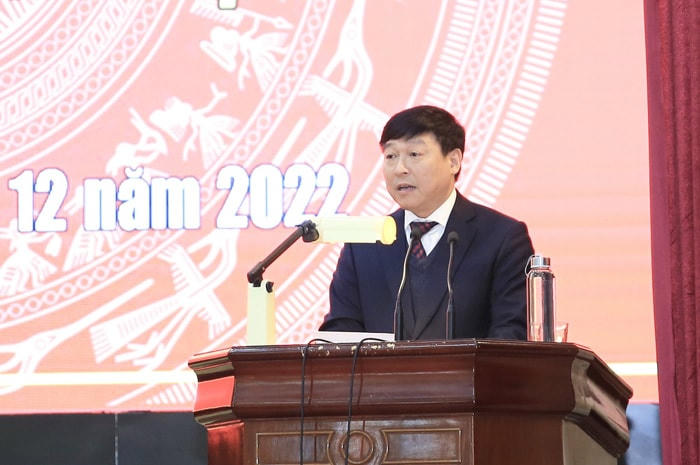 Phó Chủ tịch Ủy ban Mặt trận Tổ quốc Việt Nam thành phố Phạm Anh Tuấn phát biểu tại hội nghị.