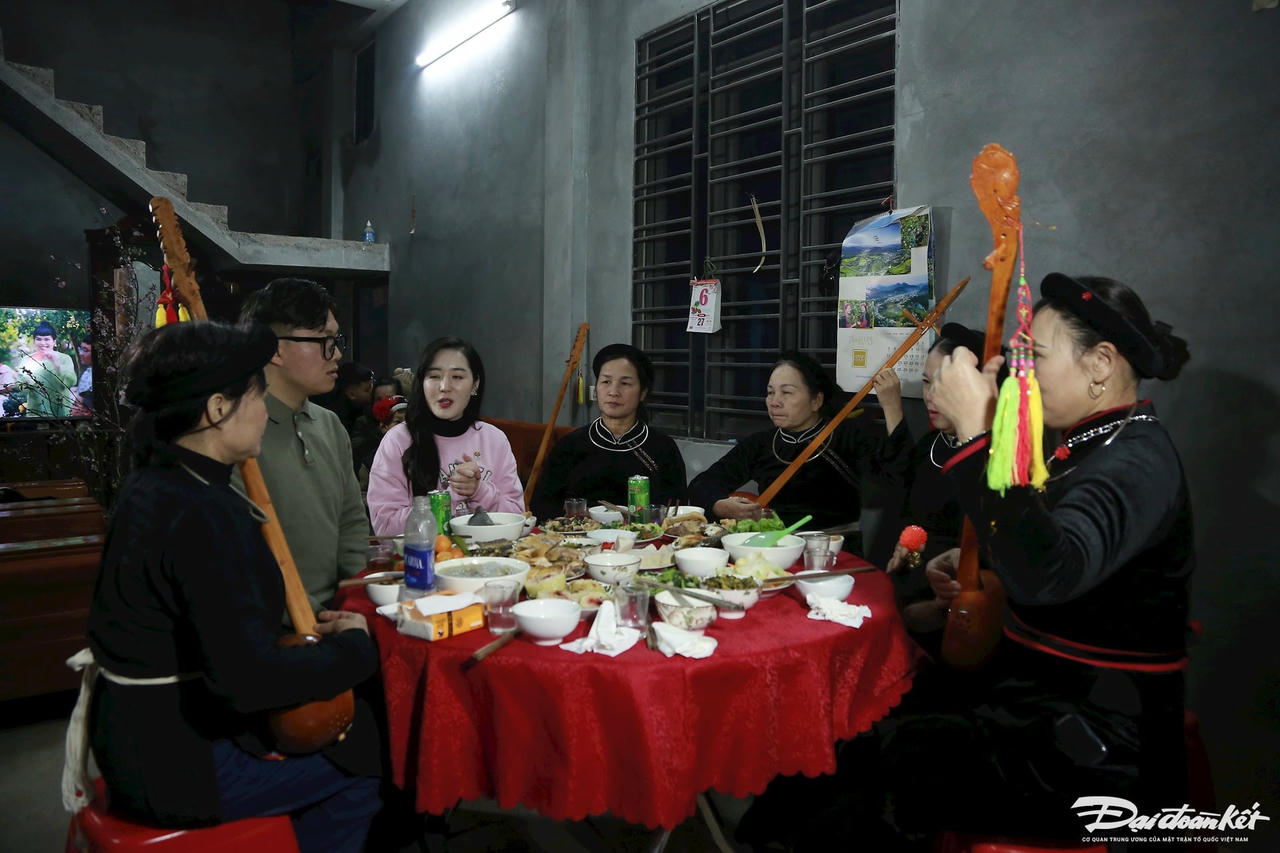 W_ao-uoc-vong-dau-xuan-ve-cuoc-song-them-no-am-du-day-la-nhung-net-phong-tuc-truyen-thong-dep-duoc-gin-giu-luu-truyen-ngan-doi.jpg