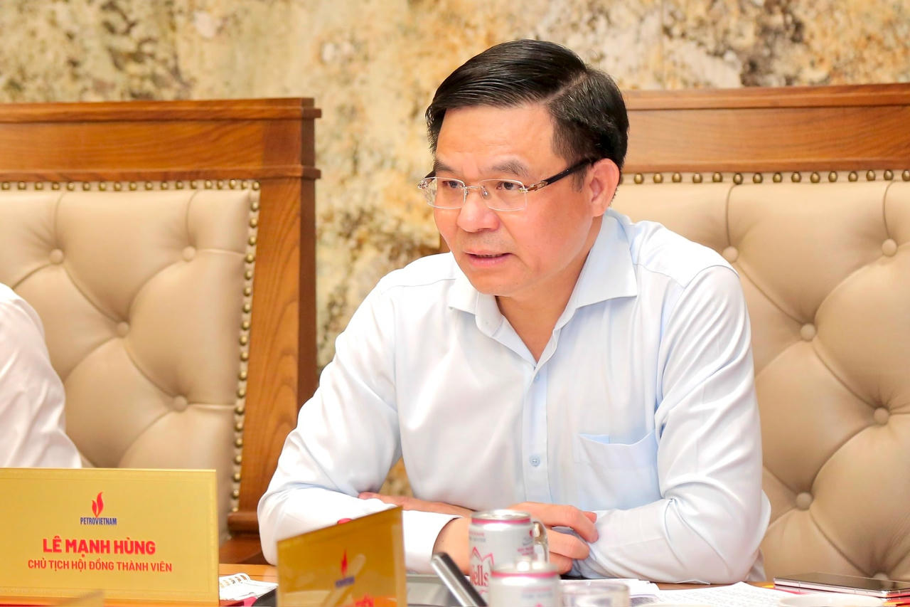 Chủ tịch HĐTV Petrovietnam Lê Mạnh Hùng phát biểu chỉ đạo.