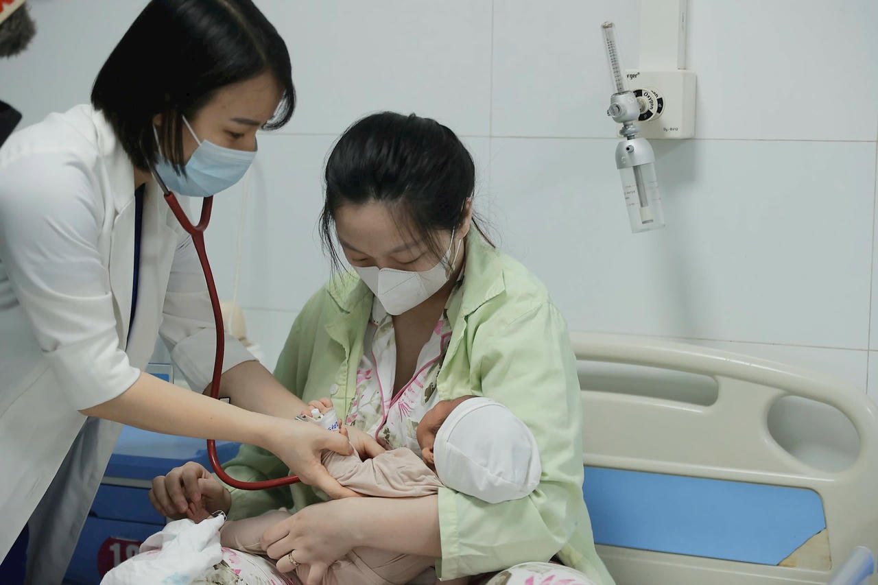 Ghi nhận một số trường hợp trẻ sơ sinh mắc Covid-19 tại Bệnh viện Thanh Nhàn. Ảnh: BVCC