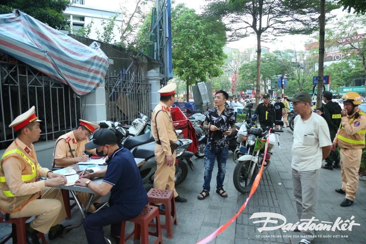 to_dac_biet_le_khanh4.jpg