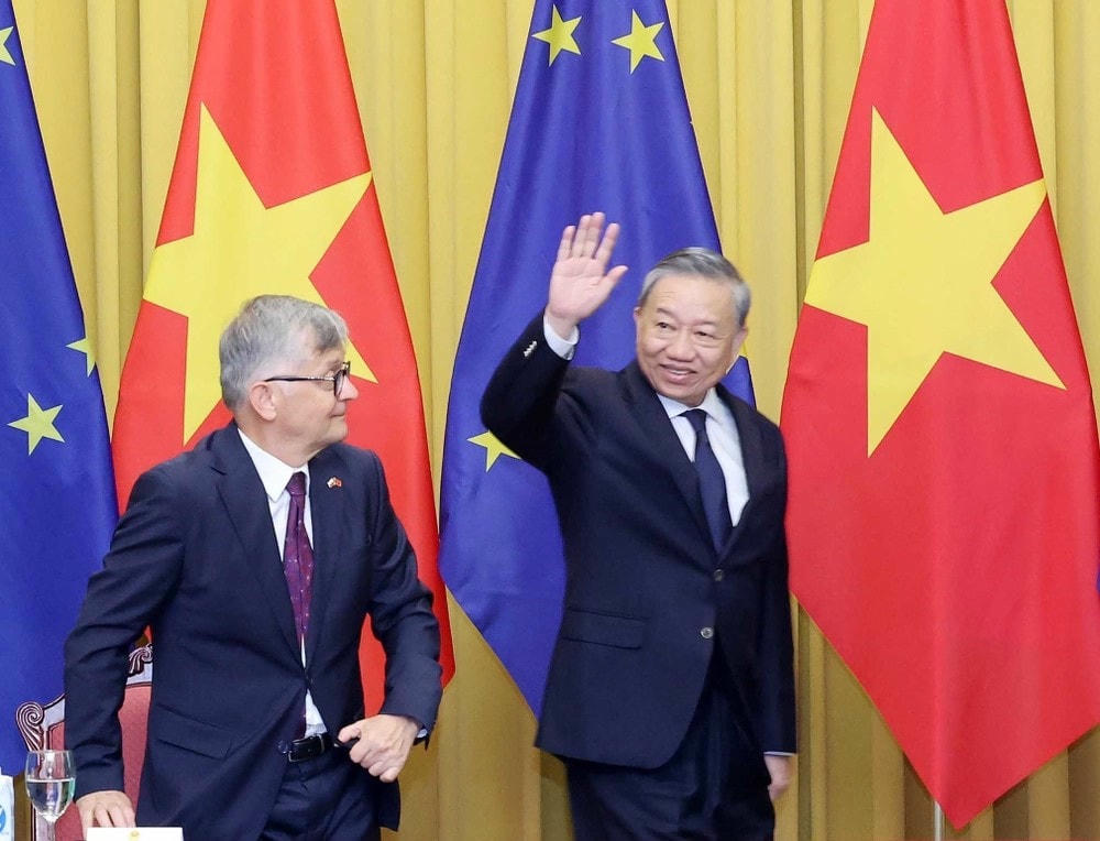 vna_potal_chu_tich_nuoc_to_lam_tiep_dai_su_cac_nuoc_lien_minh_chau_au_7418803.jpg