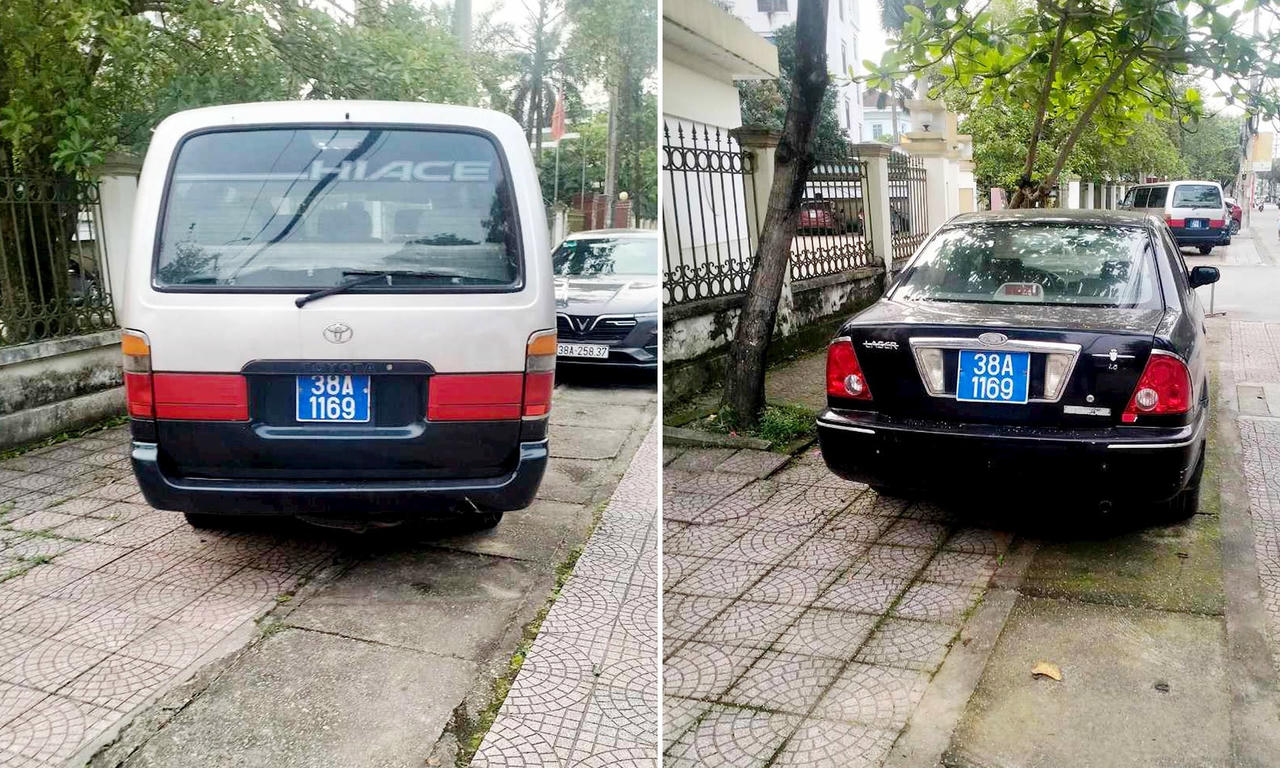 Hai xe ô tô cùng gắn chung một biển xanh 38A-1169 đậu trên đường ở TP Hà Tĩnh. Ảnh: Người dân cung cấp 