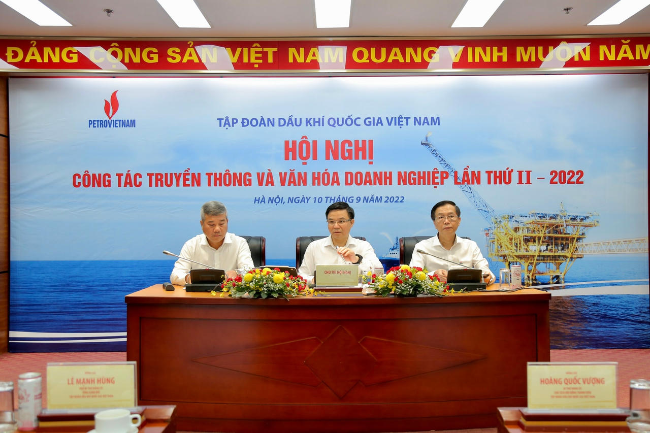 Đoàn Chủ tịch điều hành Hội nghị.