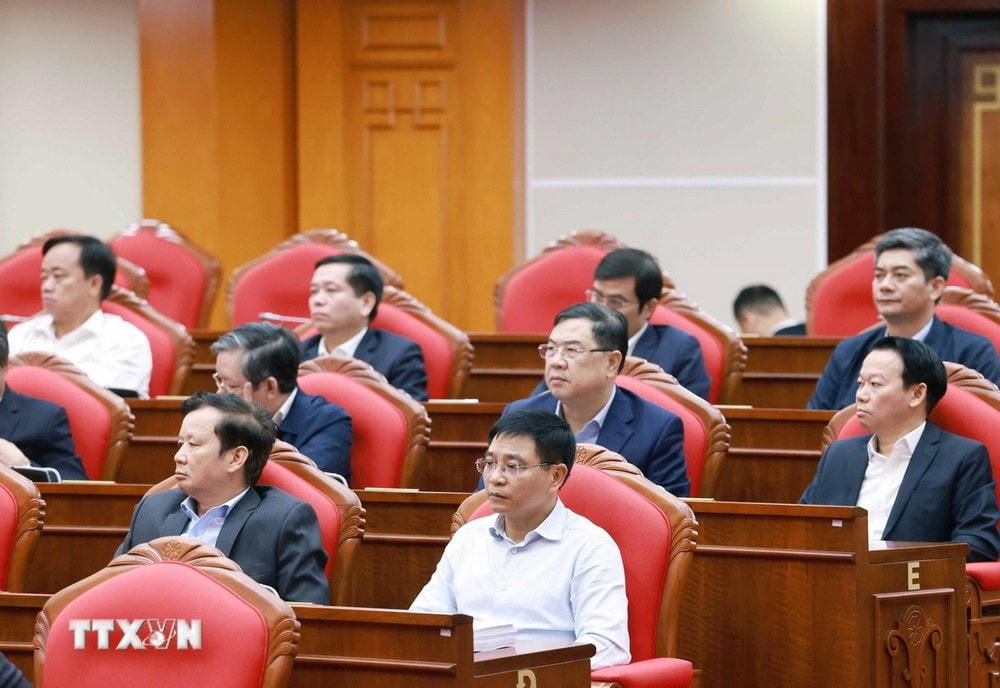Các đại biểu dự Hội nghị Ban Chấp hành Trung ương Đảng khoá XIII, ngày 25/11. (Ảnh: Thống Nhất/TTXVN) ttxvn_be mac hoi nghi TW (3).jpg