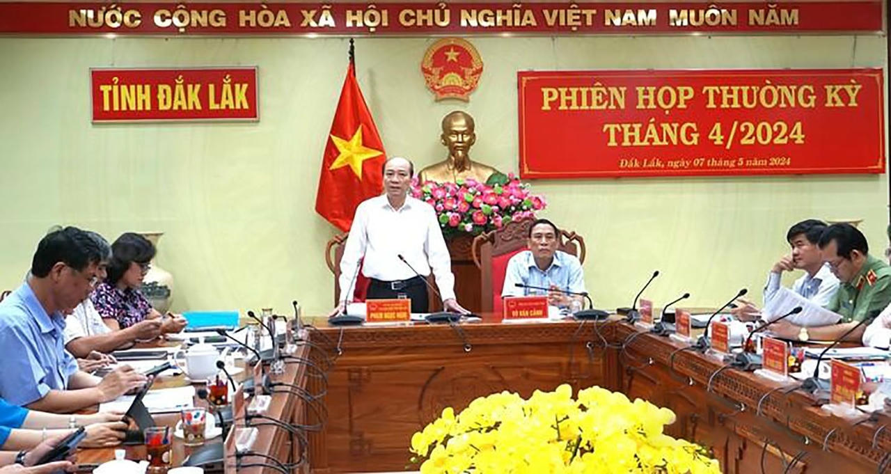 toan-canh-cuoc-hop.jpg