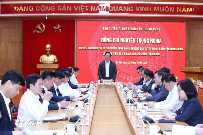 Quang cảnh buổi làm việc. (Ảnh: Phương Hoa/TTXVN) ttxvn-truong-ban-tuyen-giao-co-quan-bao-chi-2.jpg