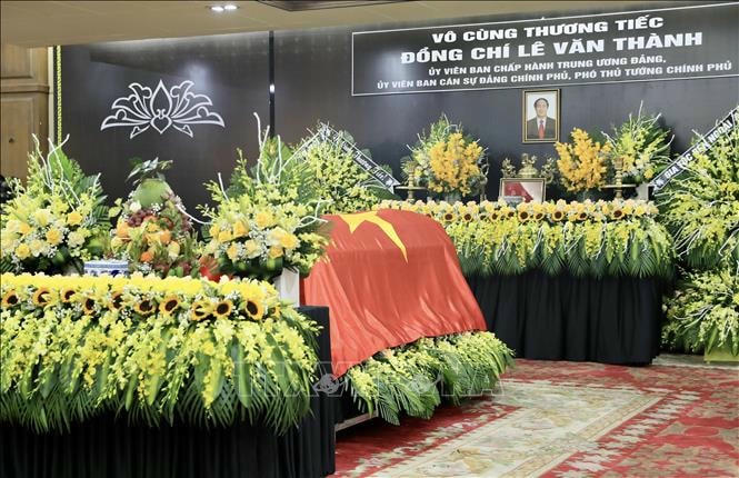 Linh cữu Phó Thủ tướng Lê Văn Thành được quàn tại Trung tâm Hội nghị thành phố Hải Phòng. Ảnh: Lâm Khánh/TTXVN.
