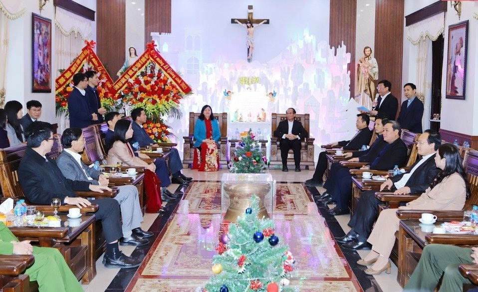 hoai-truong-ban.jpg