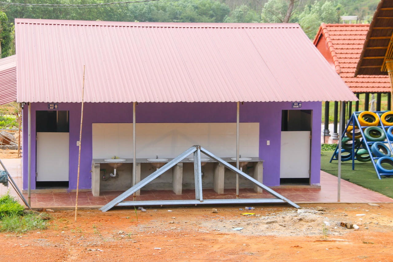 Tại thời điểm này, UBND xã Gio An ghi nhận có 3 công trình xây dựng trái phép gồm: 1 nhà gỗ (diện tích 24m2), 1 nhà tre mái lá (diện tích 200m2) và 1 nhà vệ sinh (diện tích 70m2).