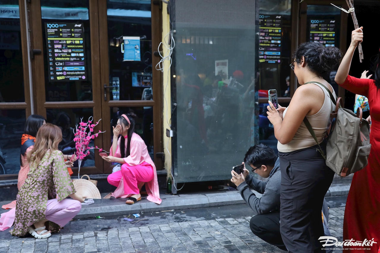 W_nang_tho_mac_ao_dai-le-khanh5.jpg