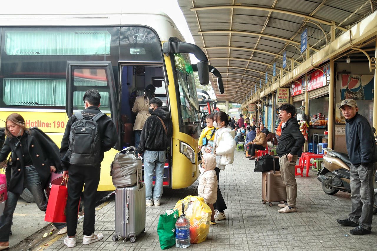 W_ben_xe_dong_duc-le-khanh7.jpg