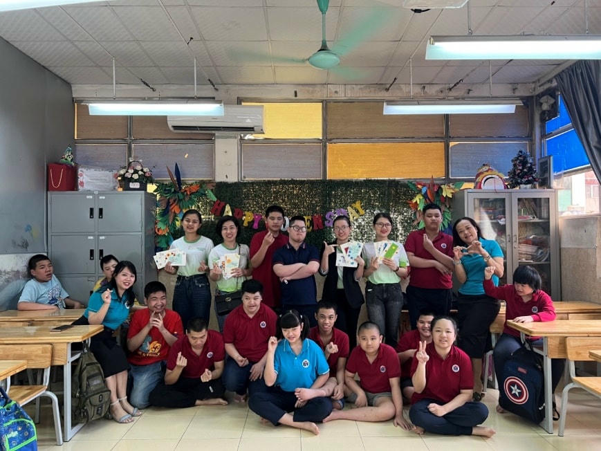 Thành viên Độc lập và nhân viên Herbalife Việt Nam đã chuẩn bị các suất ăn nóng để trao tặng cho bệnh nhân và thân nhân tại các bệnh viện.