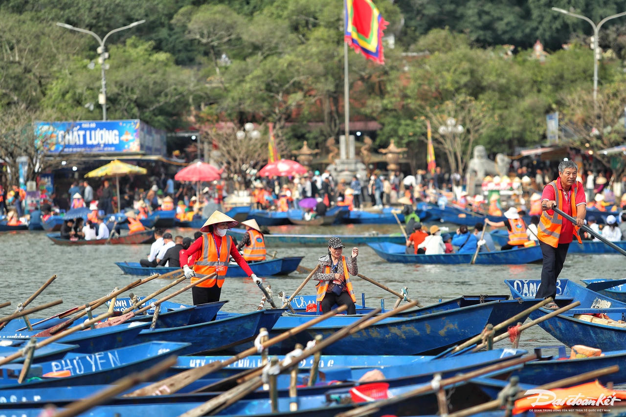 W_chua_huong-le-khanh6.jpg