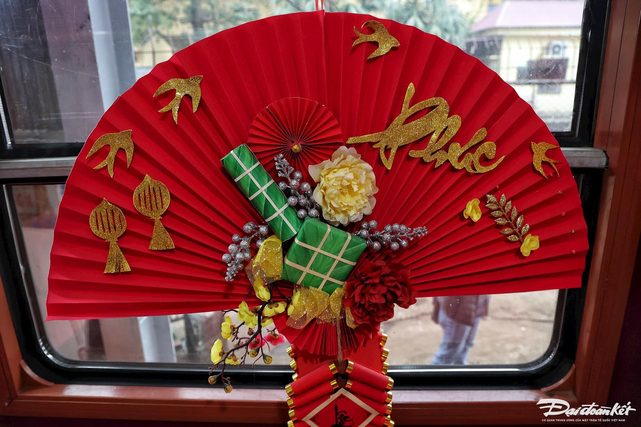 chuye_tau_tet-le-khanh5.jpg