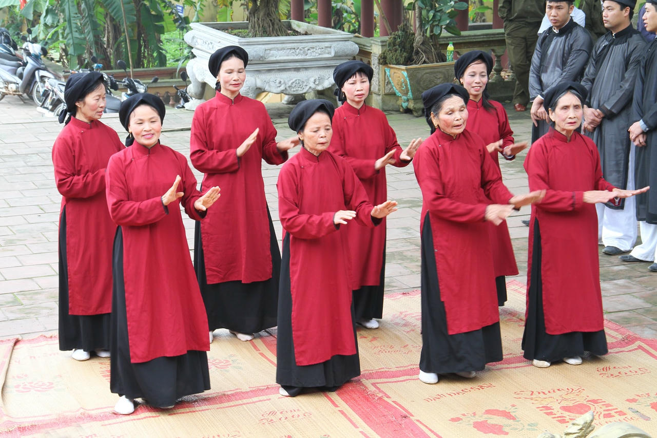 Nghệ nhân hát Xoan Phú Thọ (ảnh Nhật Trường) Tiếp sức gìn giữ di sản văn hóa ngày 14-8. HL bt