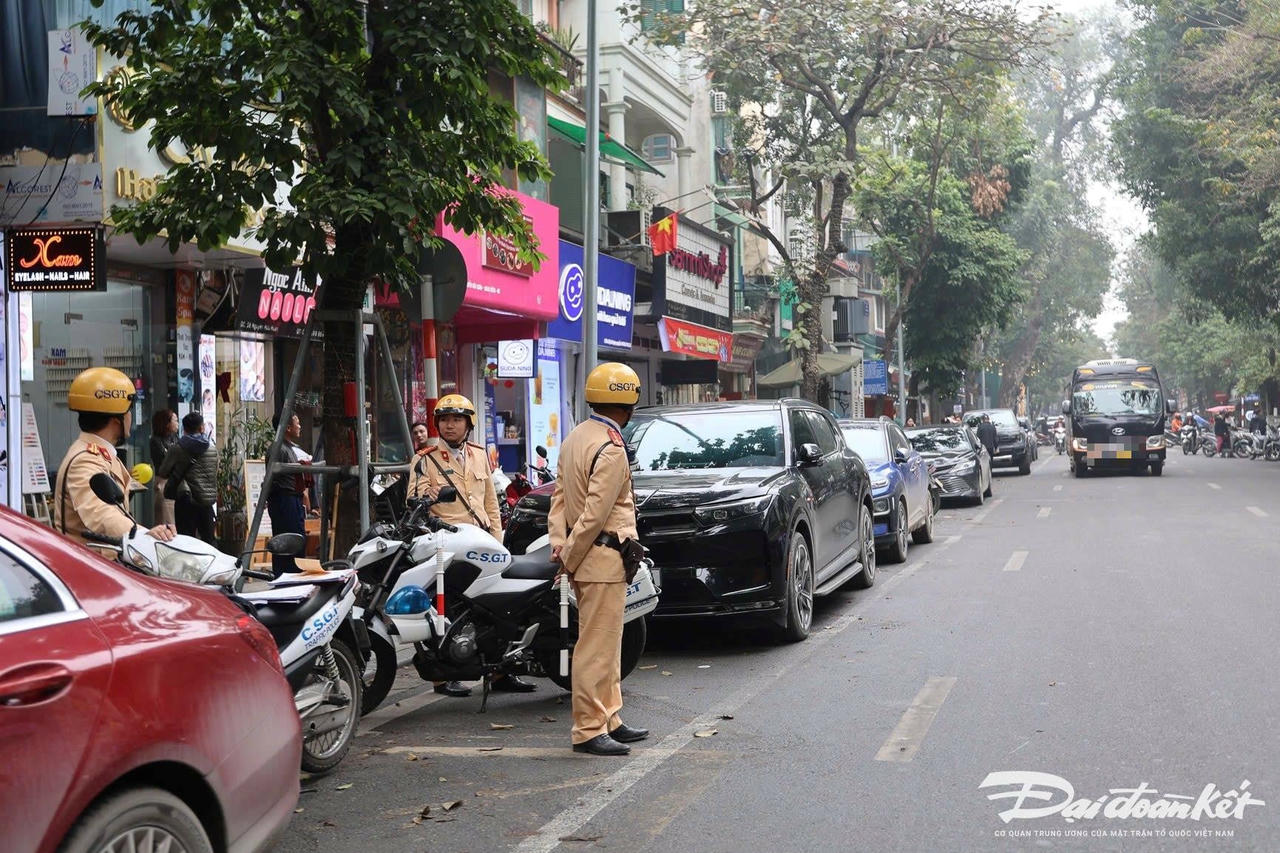 xe_hop_dong-le-khanh6(1).jpg