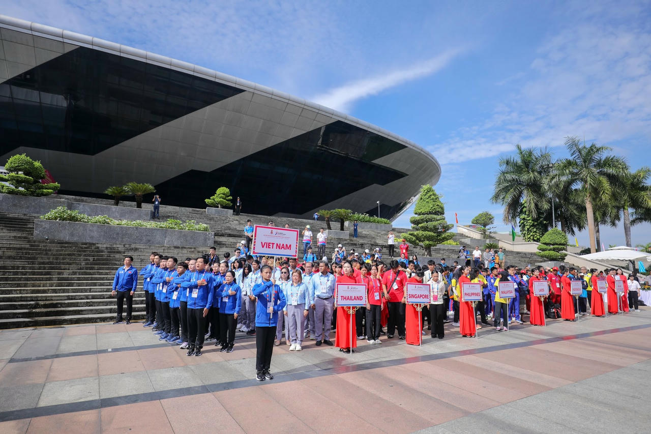 chao-cocac-vdv-hlv-dai-dien-cho-cac-doan-the-thao-tham-du-asg.jpg