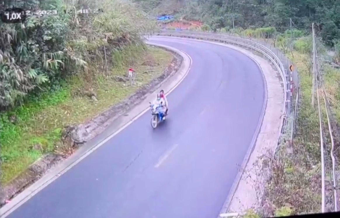 hinh-anh-doi-tuong-lo-van-ngan-di-cung-xe-nan-nhan-truoc-khi-gay-an-2-.jpg