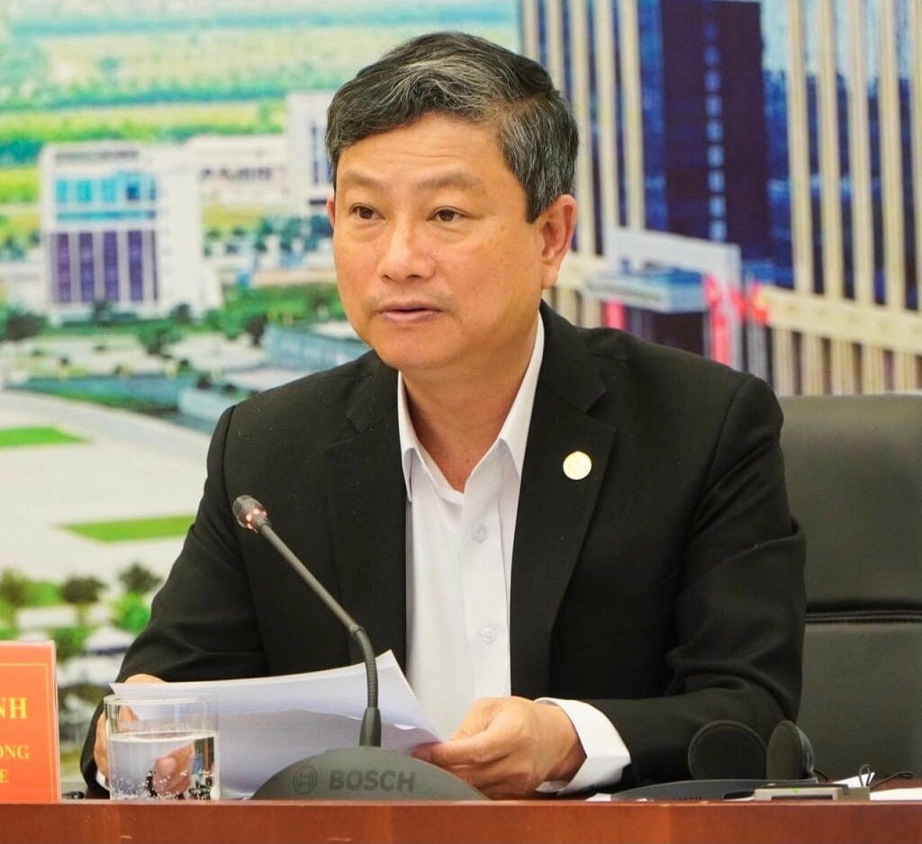 Ông Võ Văn Minh, Chủ tịch UBND tỉnh Bình Dương chỉ đạo thực hiện quyết liệt công tác cải cách hành chính, chuyển đổi số.