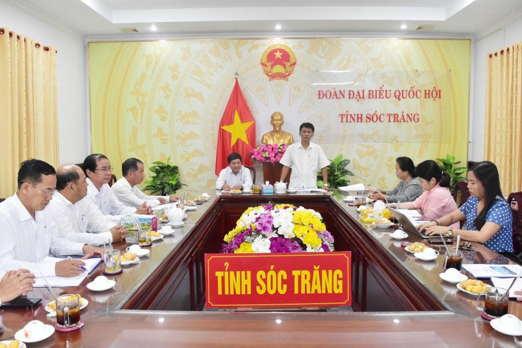 Ông Lâm Văn Mẫn - UV BCH Trung ương Đảng, Bí thư Tỉnh ủy, Trưởng Đoàn ĐBQH tỉnh Sóc Trăng phát biểu tại buổi làm việc với ban giám đốc CTĐL Sóc Trăng.