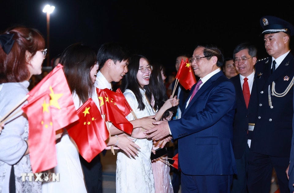 Lễ đón Thủ tướng Phạm Minh Chính đến Thiên Tân, bắt đầu chuyến tham dự Hội nghị Thượng đỉnh Tổ chức Hợp tác Thượng Hải (SCO) 2025. (Ảnh: Dương Giang/TTXVN)