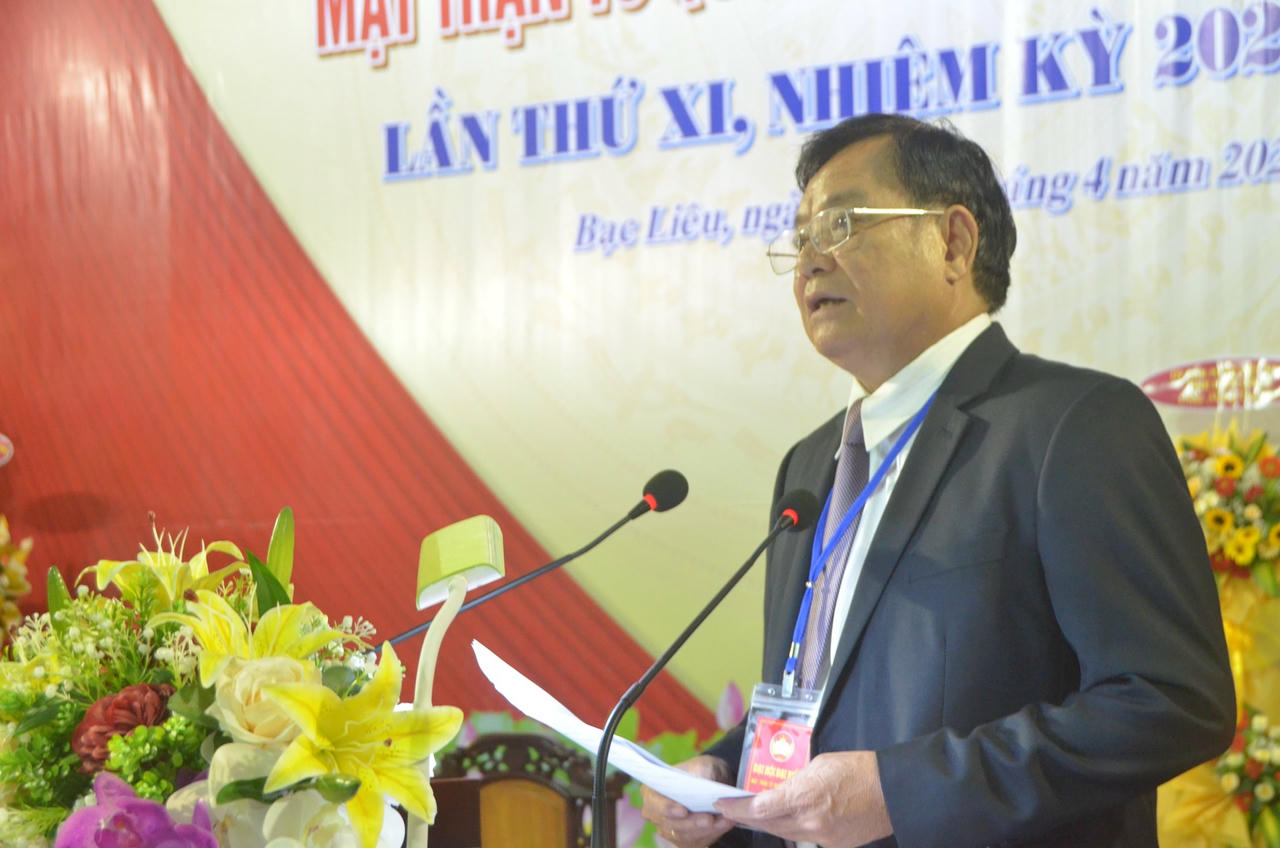 Chủ tịch Uỷ ban MTTQ Việt Nam tỉnh Bạc Liêu Nguyễn Văn Hoà phát biểu trong phiên làm việc thứ nhất.