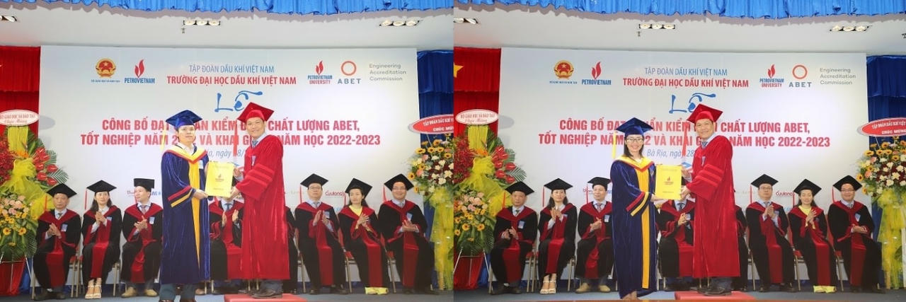 Hiệu trưởng PVU TS. Phan Minh Quốc Bình trao bằng cho các thạc sĩ.