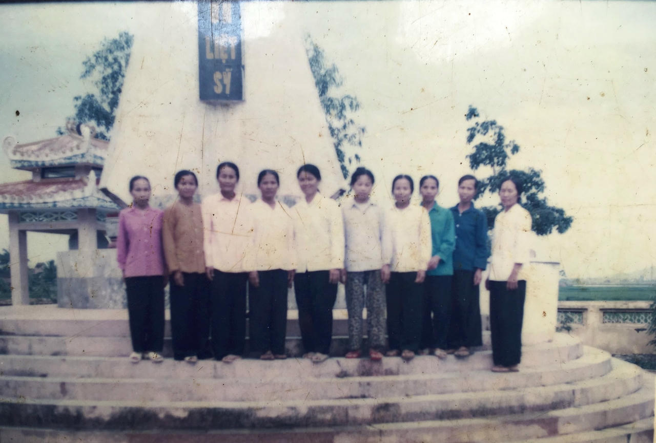 Nữ dân quân 3
