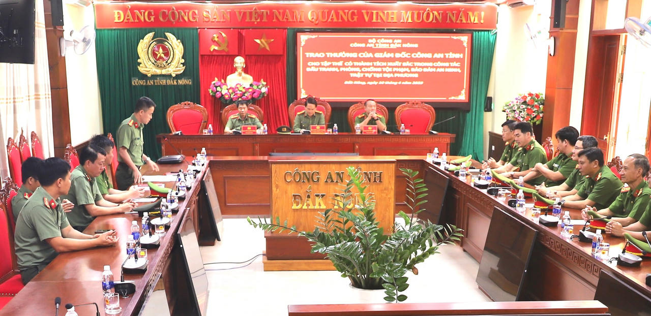 Toàn cảnh buổi trao thưởng.