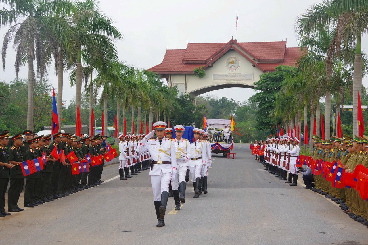 1-don-nhan-hai-cot-liet-si.jpg