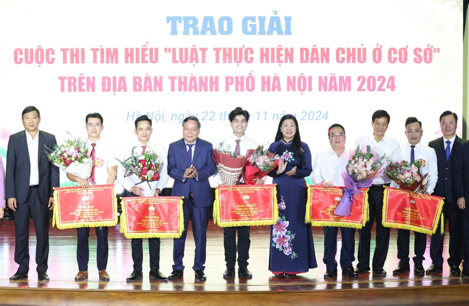 mat-tran-22-11.jpg
