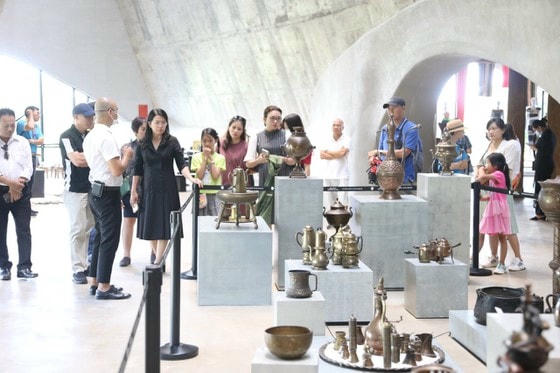Đoàn công tác thăm Bảo tàng Thế giới cà phê.