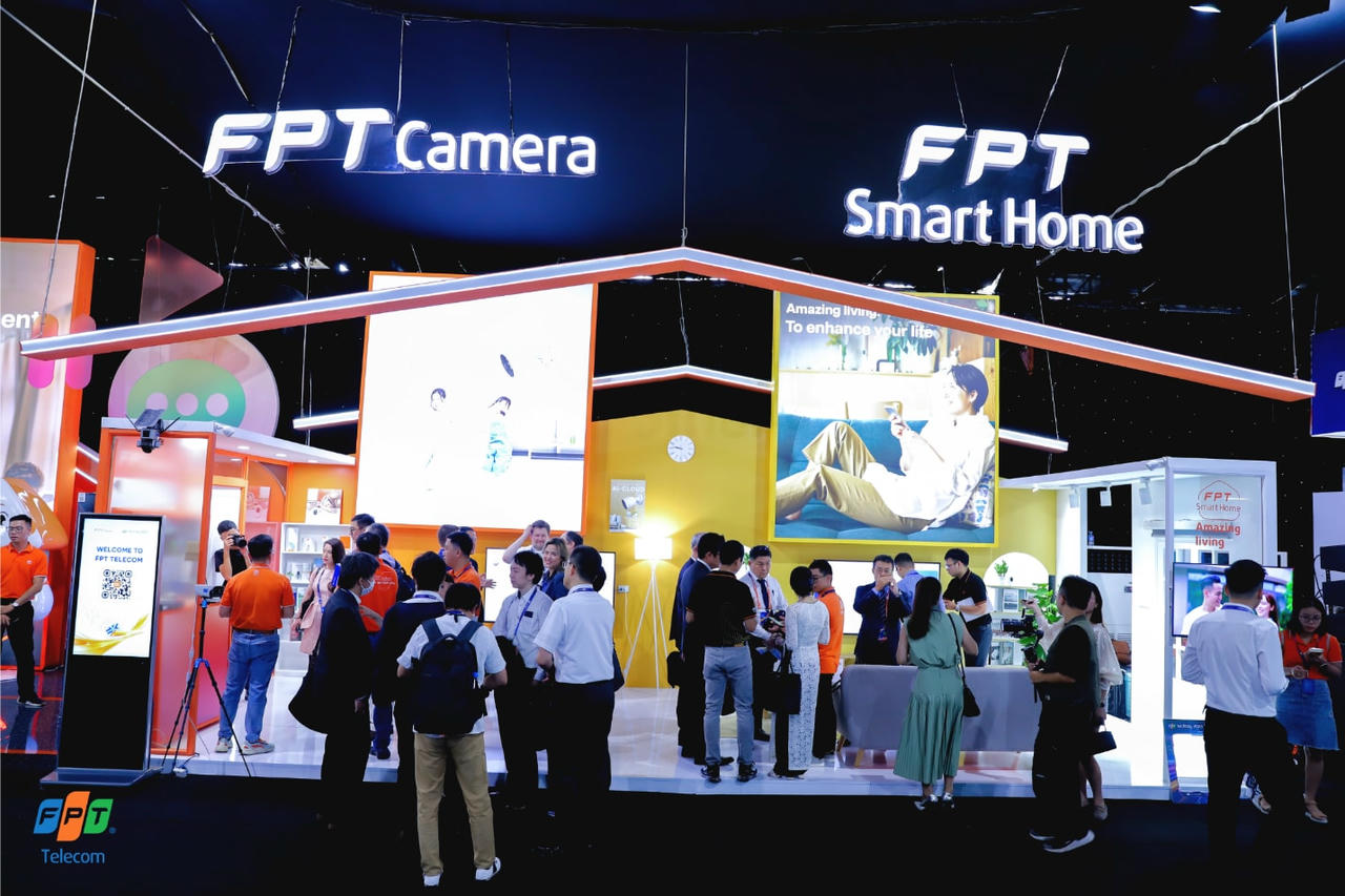 Hệ sinh thái công nghệ định nghĩa lối sống mới được FPT Telecom trưng bày tại Techday 2023.